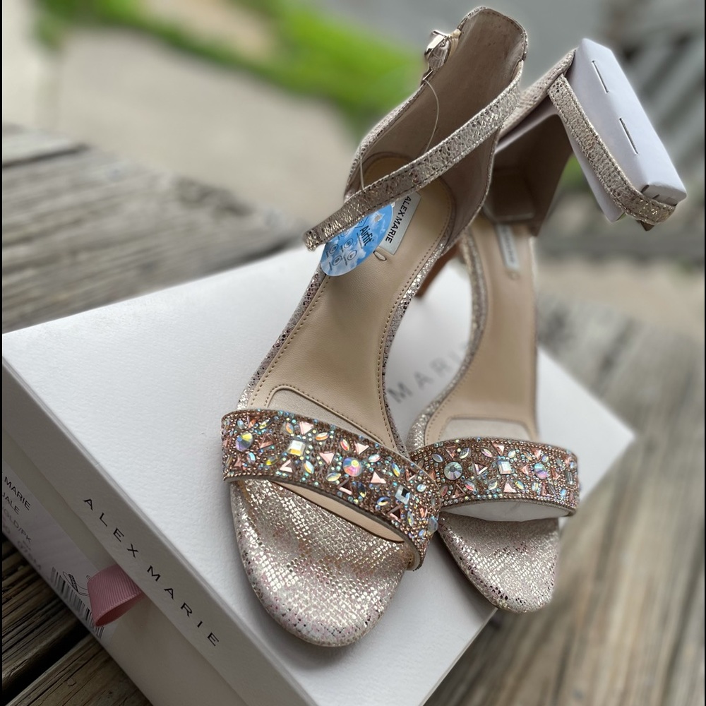 Women’s wedding special occasion shoes size 7 1/2